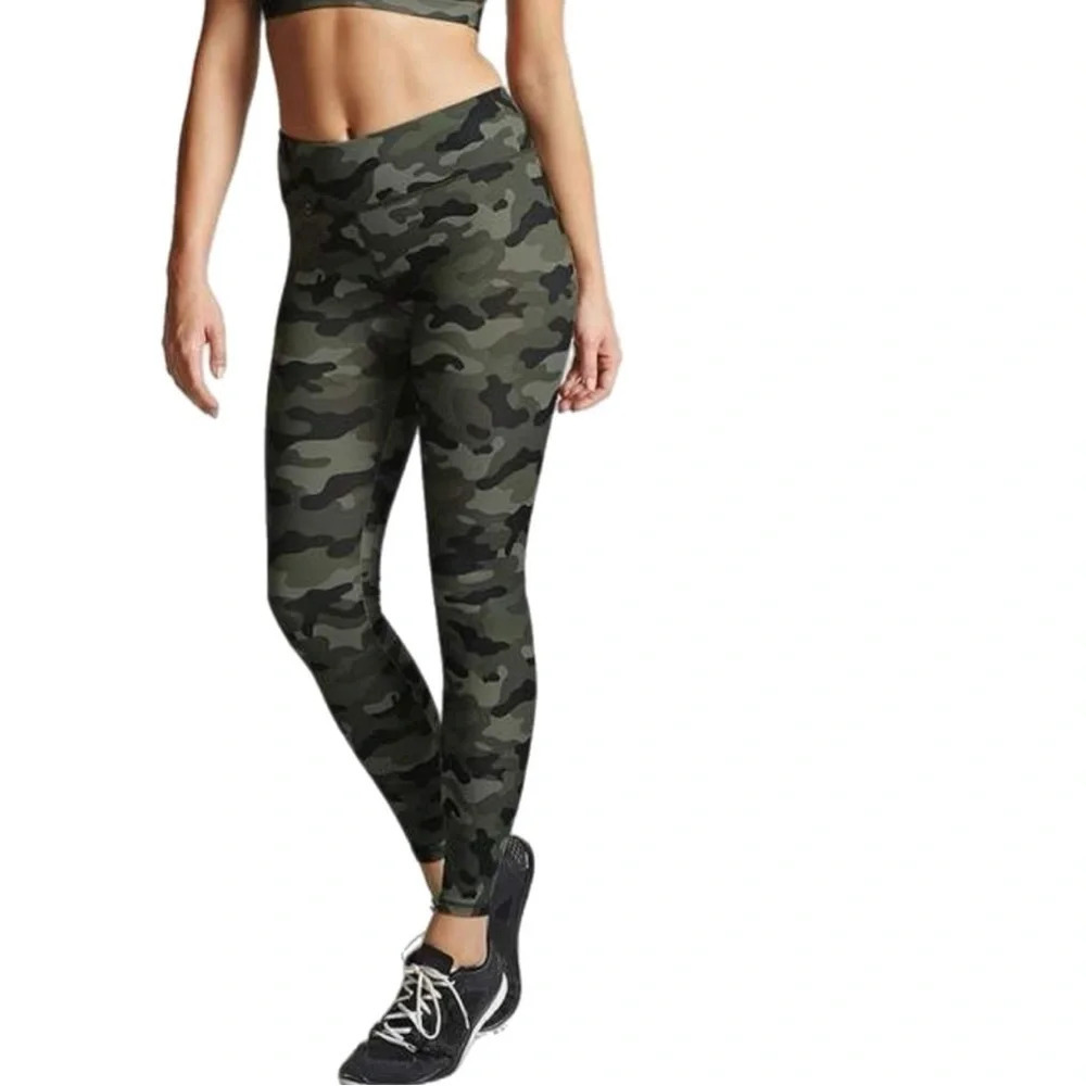 New! Active Camo Print Leggings Size: Medium